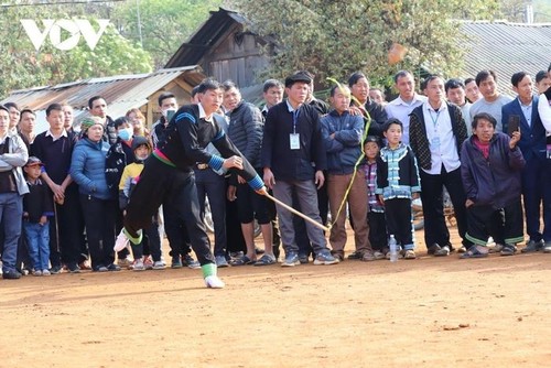 Gasing, Permainan yang Unik dari Warga Etnis Minoritas Mong - ảnh 8