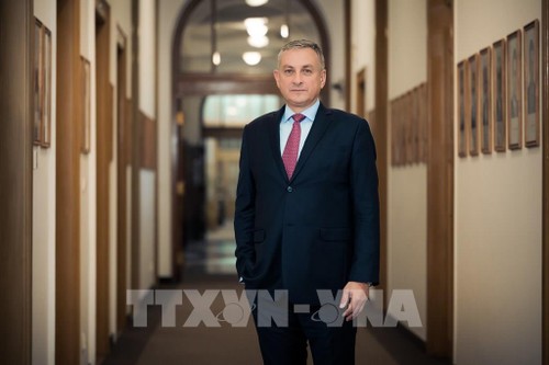 Menteri Industri dan Perdagangan Republik Ceko Merasa Optimis tentang Kerja Sama Ekonomi dan Perdagangan dengan Vietnam - ảnh 1