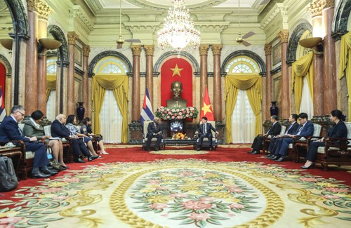 Presiden Vietnam, Luong Cuong Lakukan Pertemuan dengan Ketua Majelis Kekuatan Rakyat Nasional Kuba, Esteban Lazo Hernandez  - ảnh 1