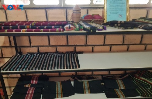 Klub Tenun Desa Phung – Titik Cerah dalam Pengembangan Sosial-Ekonomi Daerah Pedesaan di Provinsi Gia Lai - ảnh 3