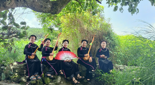 Suara Nyanyian Then yang Lembut dari Masyarakat Etnis Tay di Kecamatan Khanh Xuan - ảnh 1