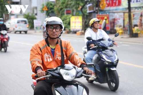 Kota Ho Chi Minh Menglistriki Kendaraan Berteknologi - Perjalanan Perkotaan Hijau - ảnh 2