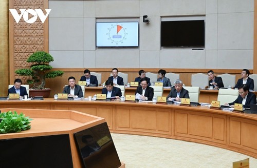 PM Vietnam Minta Mobilisasi Semua Sumber Daya untuk  Membangun Kembali Rumah bagi Masyarakat Terdampak Bencana Alam - ảnh 3