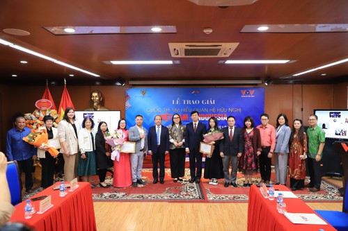 Upacara Penyampaian Penghargaan Lomba Mencari Tahu tentang Hubungan Persahabatan Vietnam-Indonesia - ảnh 6
