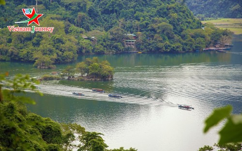 越北森林中令人印象深刻的旅游胜地——三海湖 - ảnh 1