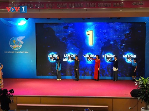 发起提升妇女网络空间意识宣传活动 - ảnh 1