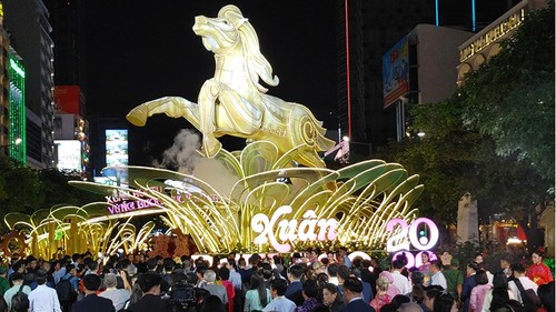 阮惠花街焕新升级，首次推出昼夜双版本游览体验 - ảnh 2