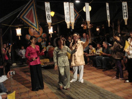 Bai choi performance in Hoi An  - ảnh 1