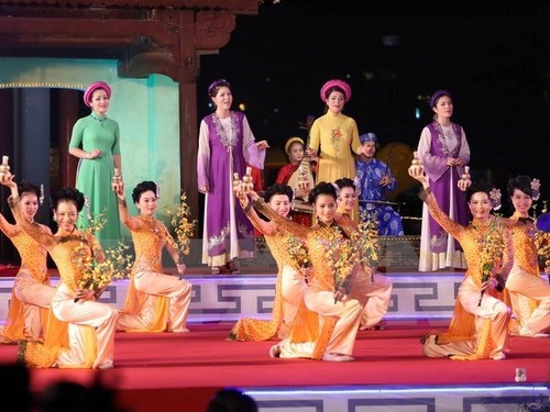 Vietcombank funds 3 billion VND for 2016 Hue Festival - ảnh 1