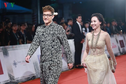 Celebrities on HANIFF red carpet - ảnh 6