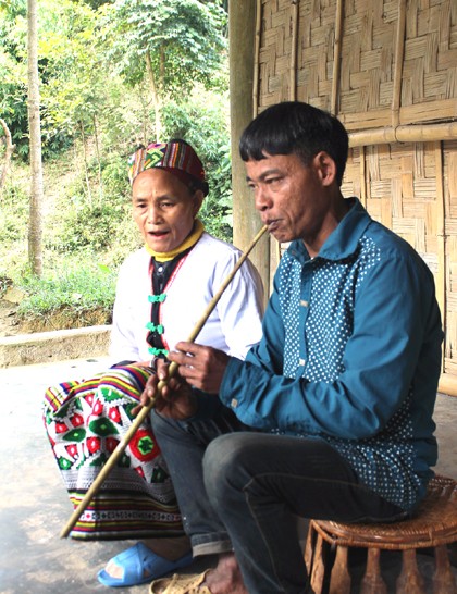 Mountains and forests in the life of the Kho Mu - ảnh 1