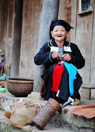 Clothes of the Cao Lan in Bac Giang province - ảnh 3