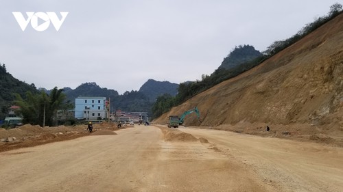 Dong Dang-Tra Linh, expressway of international trade - ảnh 1