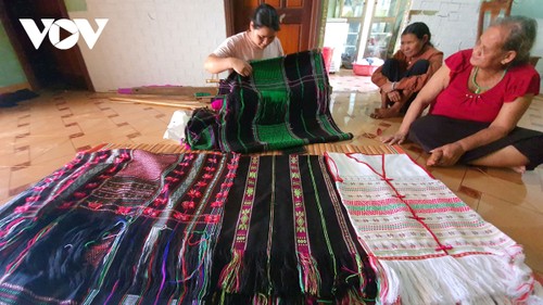 Central Highlands women’s ambition to promote brocade products nationwide - ảnh 2