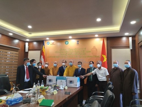 Vietnam Buddhist Sangha donates ventilators, oxygen generators to India - ảnh 1