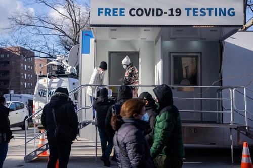 Omicron may be less severe in young and old, but not 'mild' - WHO - ảnh 1