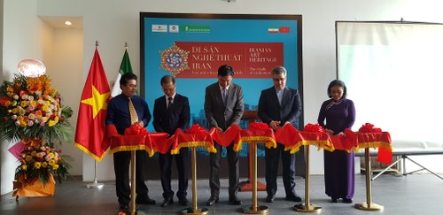 “Iranian Art Heritage, the Cradle of Civilization” displayed in Hanoi  ​ - ảnh 1