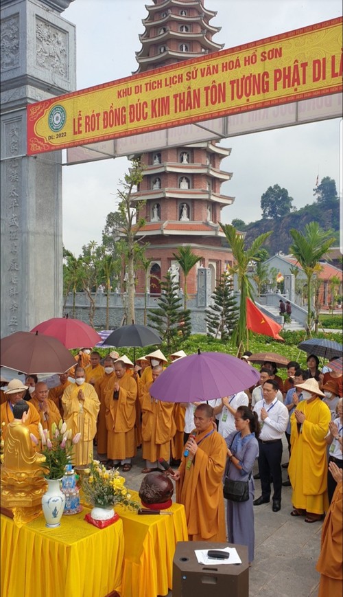 Bronze casting of Maitreya Buddha at Ho Son pagoda - ảnh 1