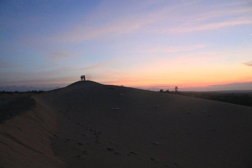 Nam Cuong red sand dune in Ninh Thuan province - ảnh 11