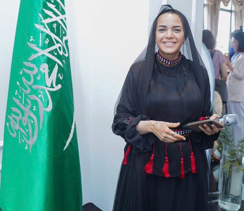 How does Saudi cuisine differ from the cuisine of neighboring countries? - ảnh 3