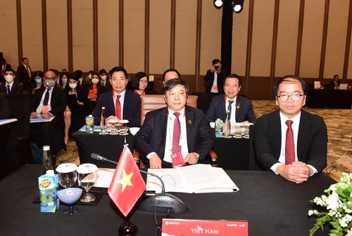 Vietnam, ASEAN countries cooperate in tourism - ảnh 2