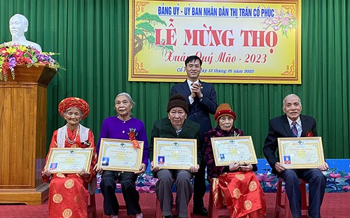 Spring longevity celebrations honor the elderly  - ảnh 1