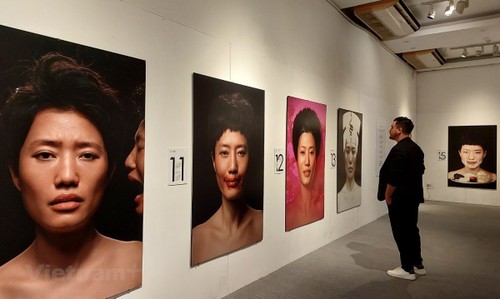 On International Women’s Day, Vietnam honors servicewomen, ordinary female emotions - ảnh 3