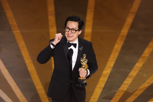 'Everything Everywhere' dominates the Oscars  ​ - ảnh 1