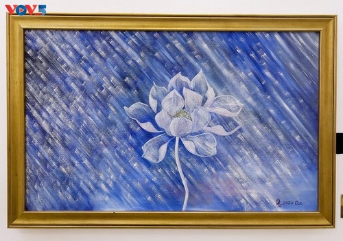 Hanoi art exhibition showcases lotus flowers’ pure beauty  - ảnh 19