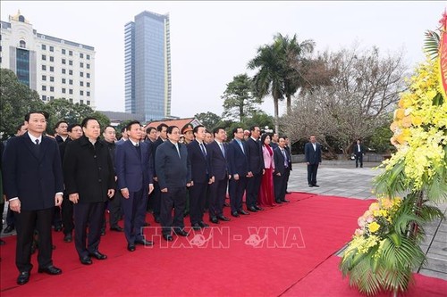 Prime Minister presents Tet gifts to needy in Thanh Hoa province - ảnh 2