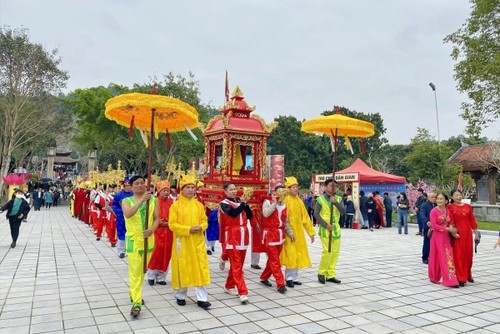 Young Vietnamese reconnect with tradition through spring festivals - ảnh 2