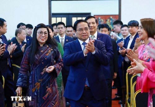 PM meets with Vietnamese community in Malaysia - ảnh 1