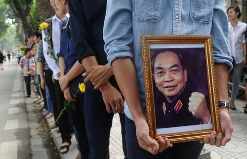 Les Hanoiens disent adieu à leur général - ảnh 1