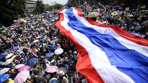 Thaïlande: la dissolution du Parlement n'apaise pas les manifestants - ảnh 1