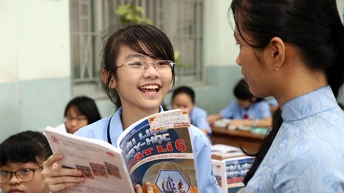 Les députés débattent de la réforme du programme et des manuels scolaires - ảnh 1