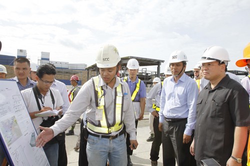 Hoang Trung Hai inspecte la construction du chemin de fer urbain à Ho Chi Minh-ville - ảnh 1