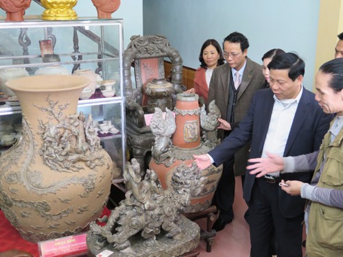 Exposition des céramiques de Luy Lâu en France - ảnh 1