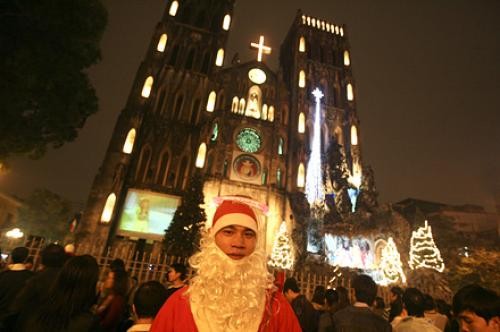 Noël célébré au Vietnam et dans le monde - ảnh 1