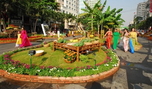 Le Têt fêté au Nord et au Sud du pays - ảnh 4