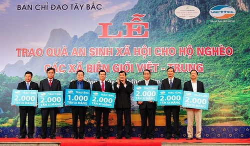 Le président Truong Tân Sang plaide pour la lutte durable contre la pauvreté - ảnh 1