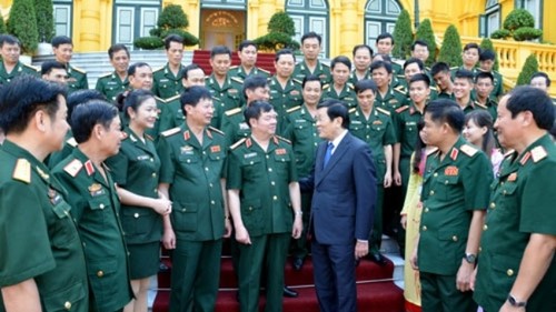 Truong Tan Sang rencontre les cadres de l’Académie de la logistique - ảnh 1