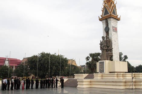 Hommage aux soldats volontaires vietnamiens au Cambodge - ảnh 1