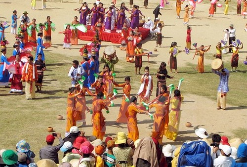 Les Cham à Ninh Thuan fêtent le Katé  - ảnh 1