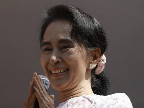 Myanmar : Aung San Suu Kyi rencontre le président pour amorcer une "transition pacifique" - ảnh 1