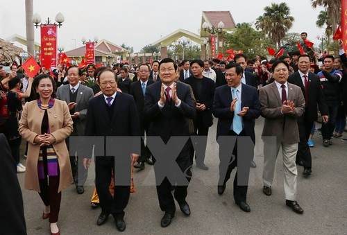 Truong Tan Sang à la fête « les couleurs du printemps dans tout le pays » - ảnh 1