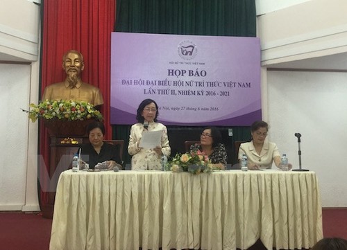 2ème Congrès de l’Association des femmes intellectuelles du Vietnam  - ảnh 1