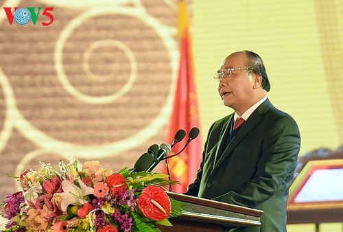 Nguyen Xuan Phuc au 20ème anniversaire de la refondation de Bac Ninh - ảnh 2