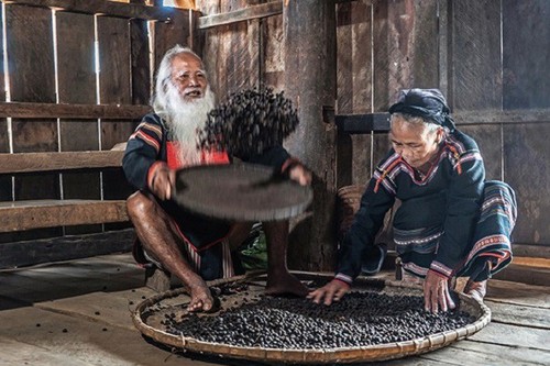 Un Vietnam original dans l’objectif des photographes vietnamiens et étrangers - ảnh 2