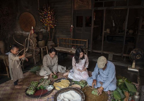 À l’occasion du Nouvel An lunaire, les Vietnamiens dégustent-ils un plat particulier? - ảnh 1