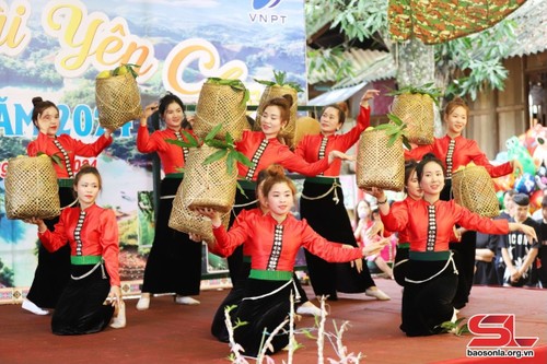 Ouverture de la cinquième fête de la mangue d’Yên Châu 2024 - ảnh 1